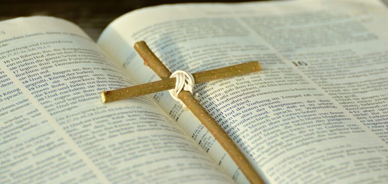 bible, cross, easter-2167778.jpg